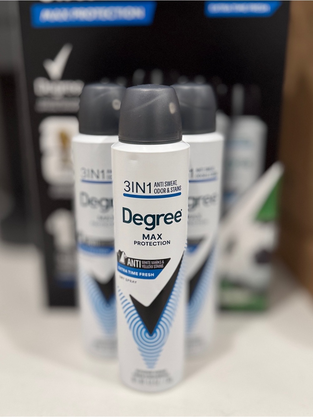 Degree Max Protection 3-in-1 Antiperspirant Spray — White and Gray